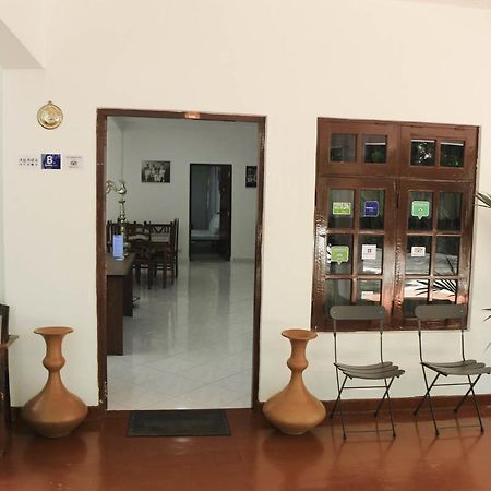 Yoho Travellers Residence Канди Экстерьер фото