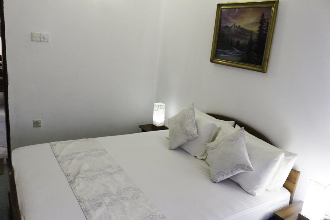 Yoho Travellers Residence Канди Экстерьер фото