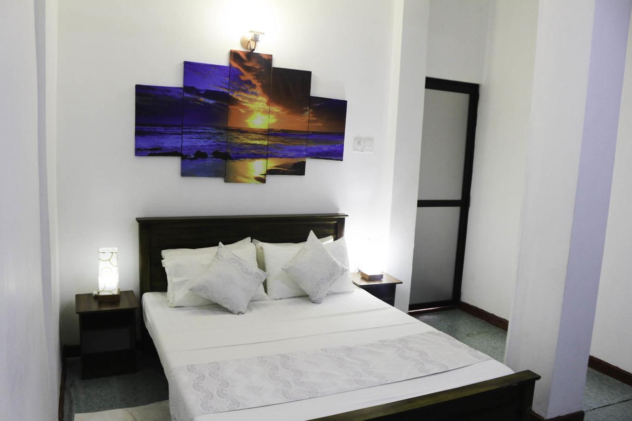 Yoho Travellers Residence Канди Экстерьер фото