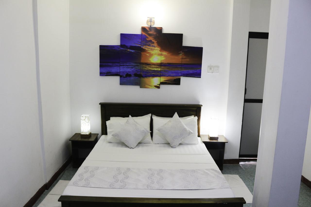 Yoho Travellers Residence Канди Экстерьер фото