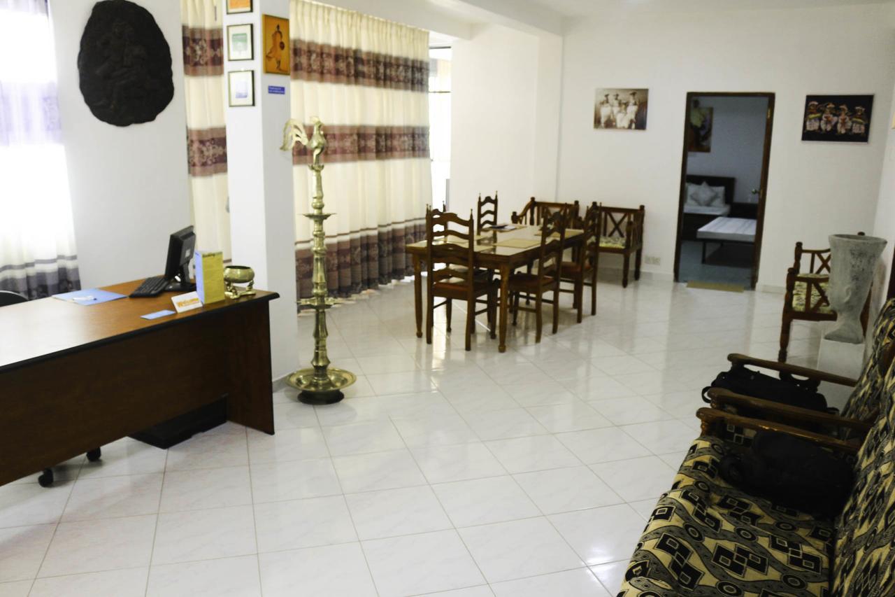 Yoho Travellers Residence Канди Экстерьер фото