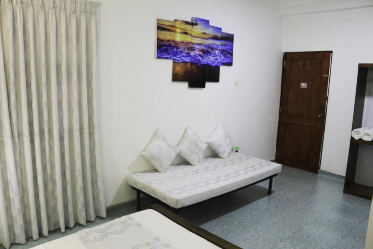 Yoho Travellers Residence Канди Экстерьер фото