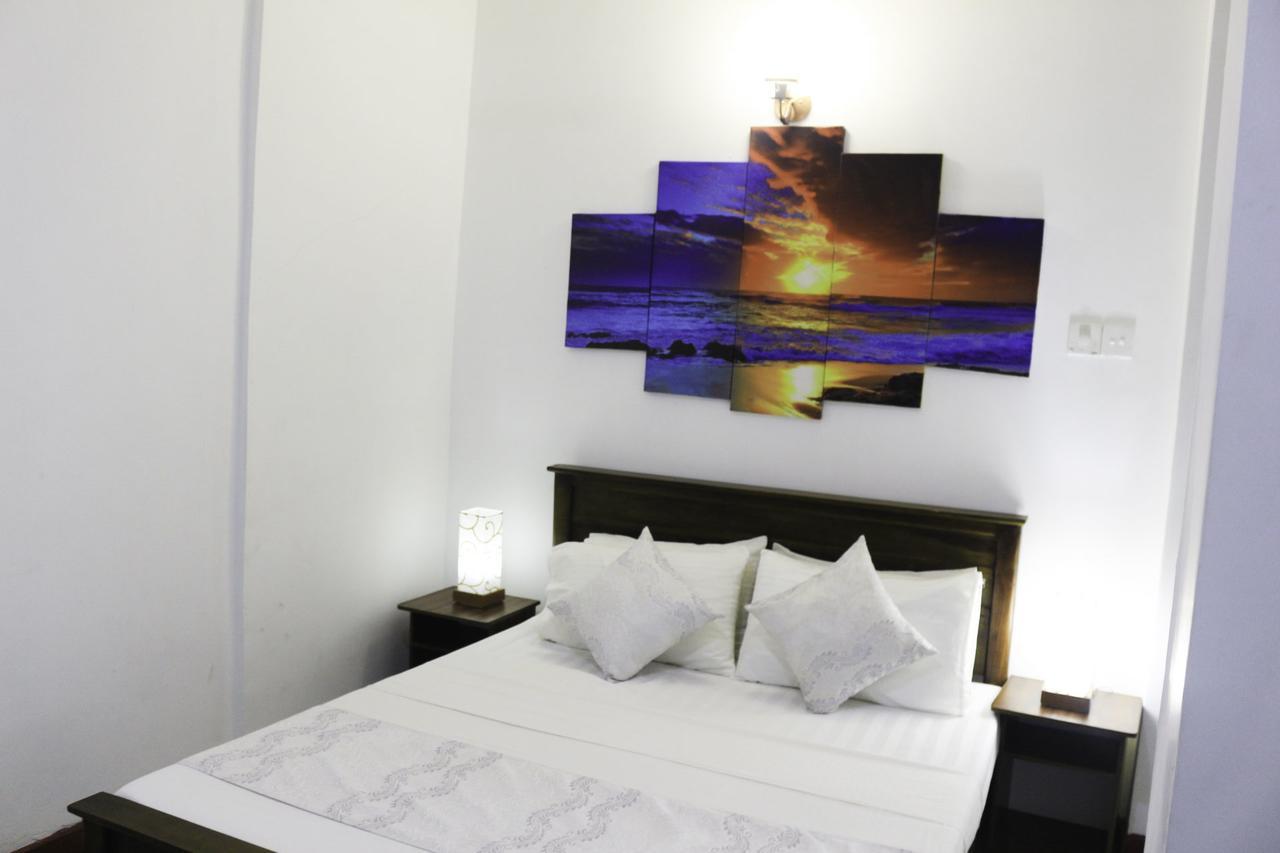 Yoho Travellers Residence Канди Экстерьер фото