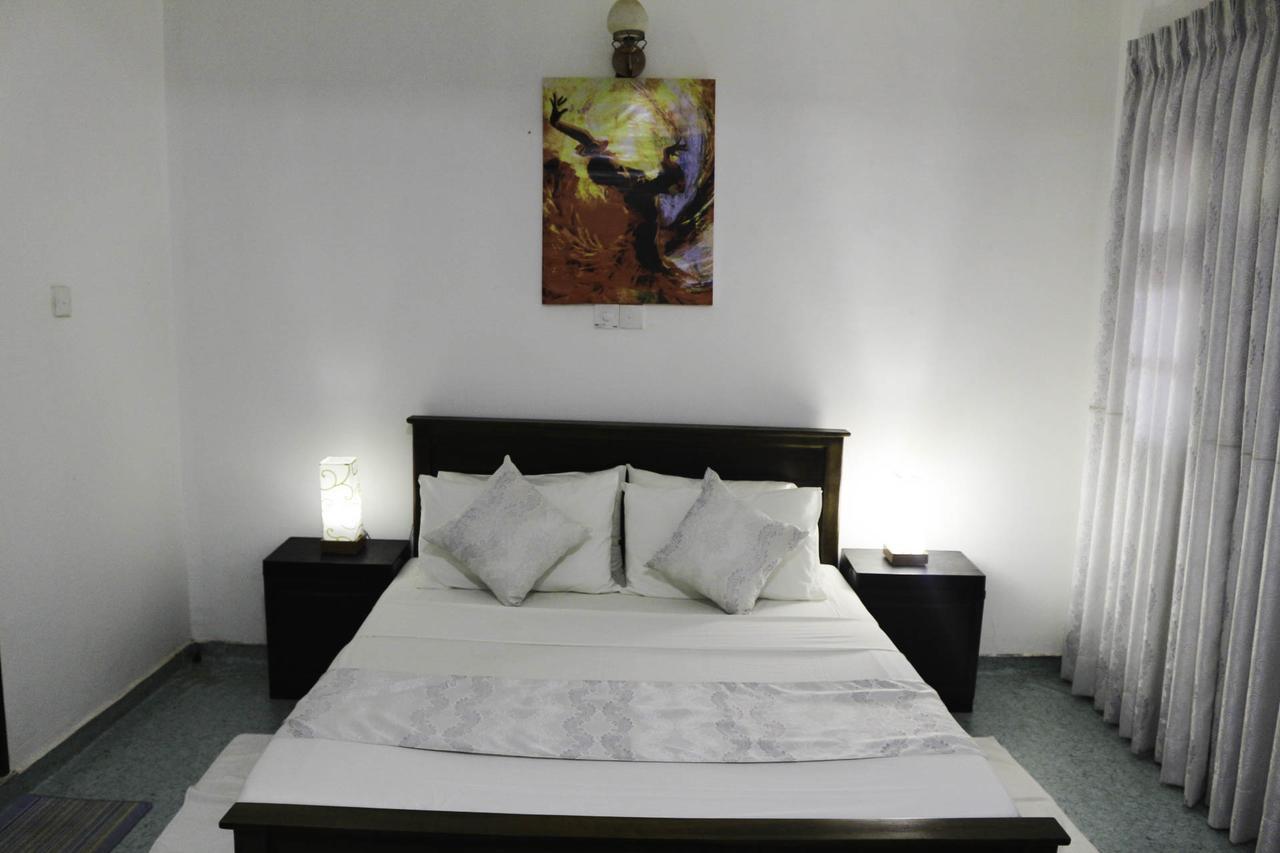 Yoho Travellers Residence Канди Экстерьер фото