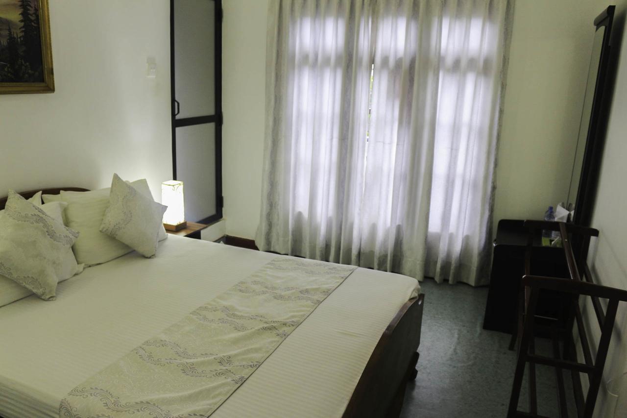 Yoho Travellers Residence Канди Экстерьер фото