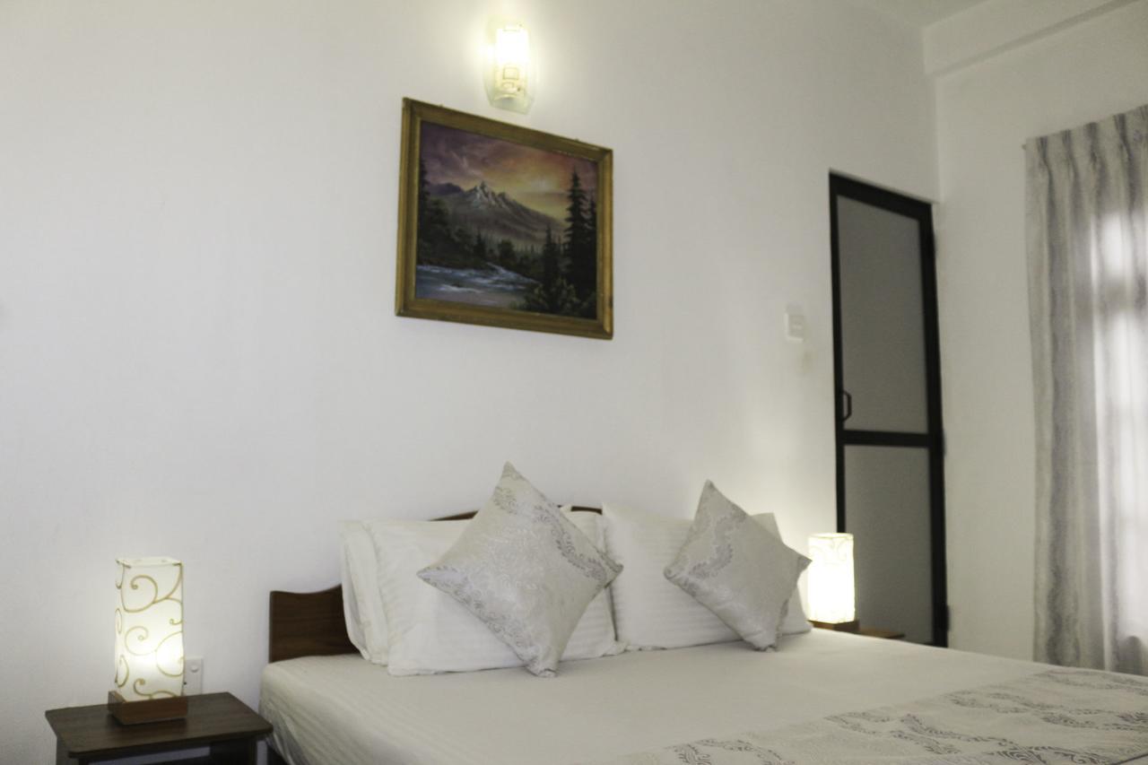 Yoho Travellers Residence Канди Экстерьер фото