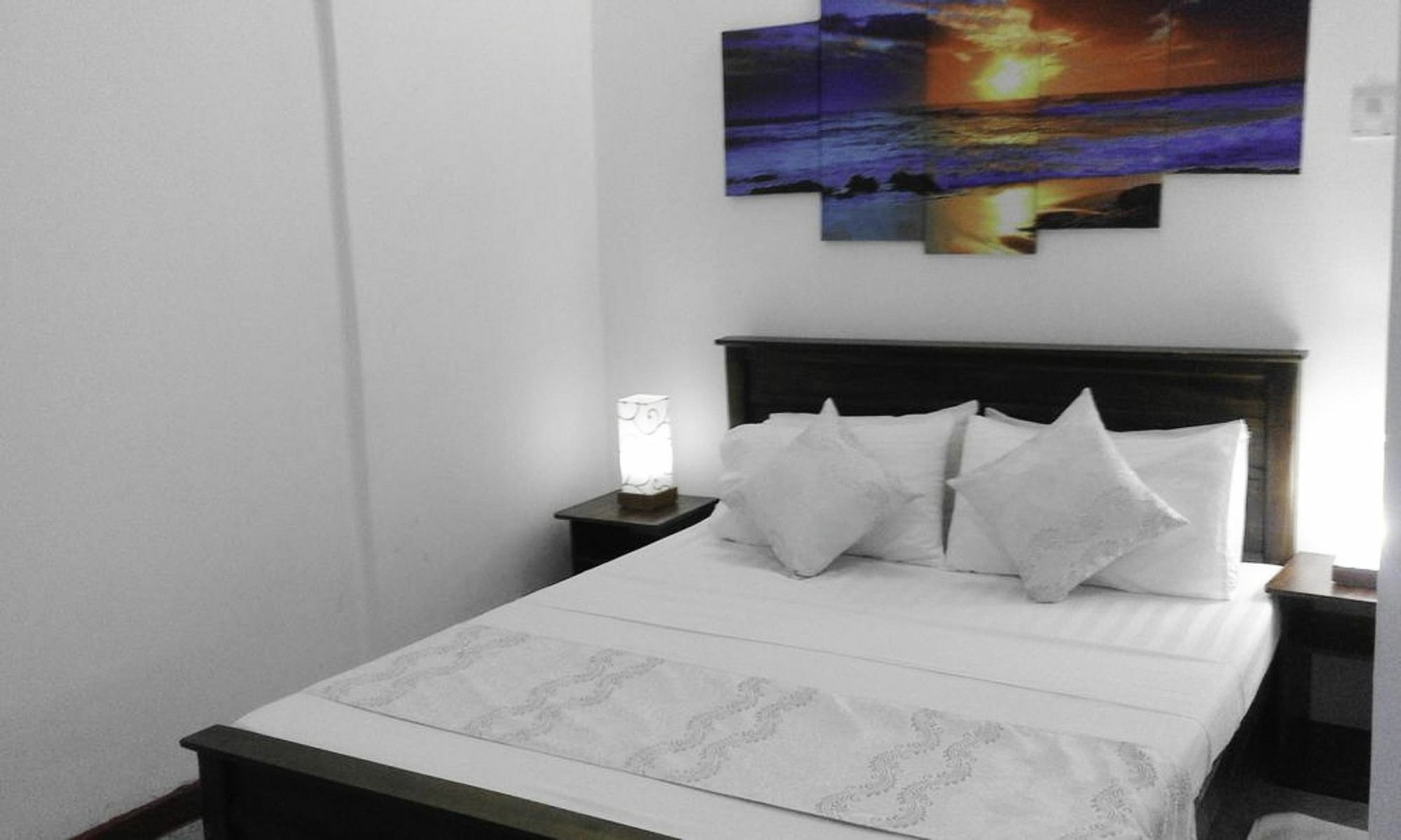 Yoho Travellers Residence Канди Экстерьер фото